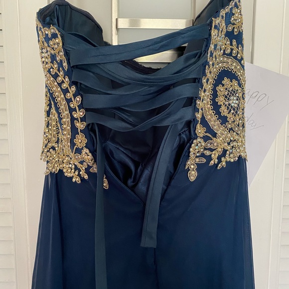 Prom dress - Picture 2 of 4